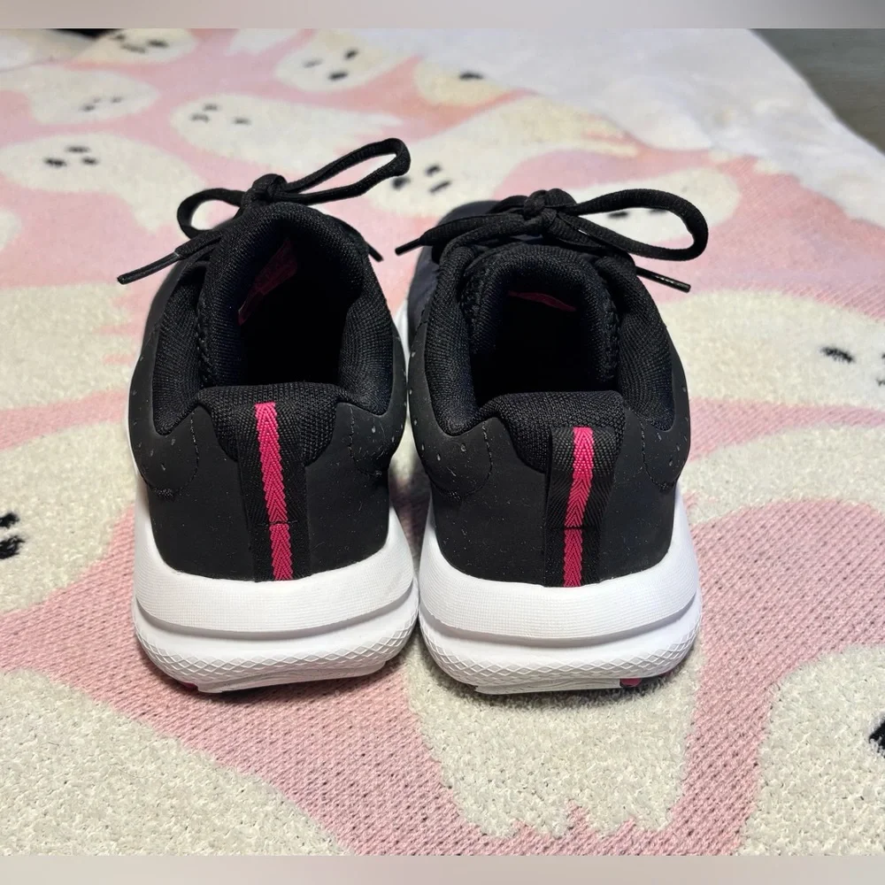 Under Armour Woman’s Black Trainers with Pink Logo - Picture 2 of 5
